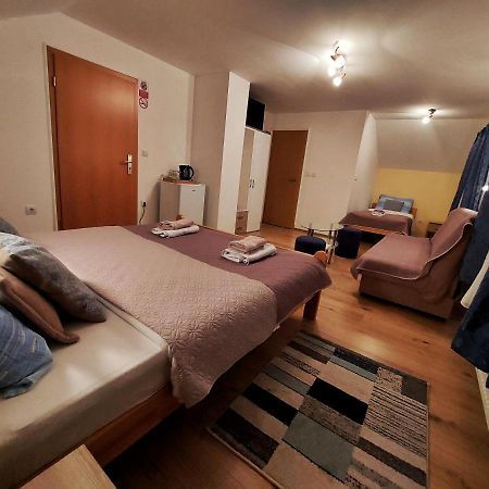 House Angie Hotel Йезерце Екстериор снимка