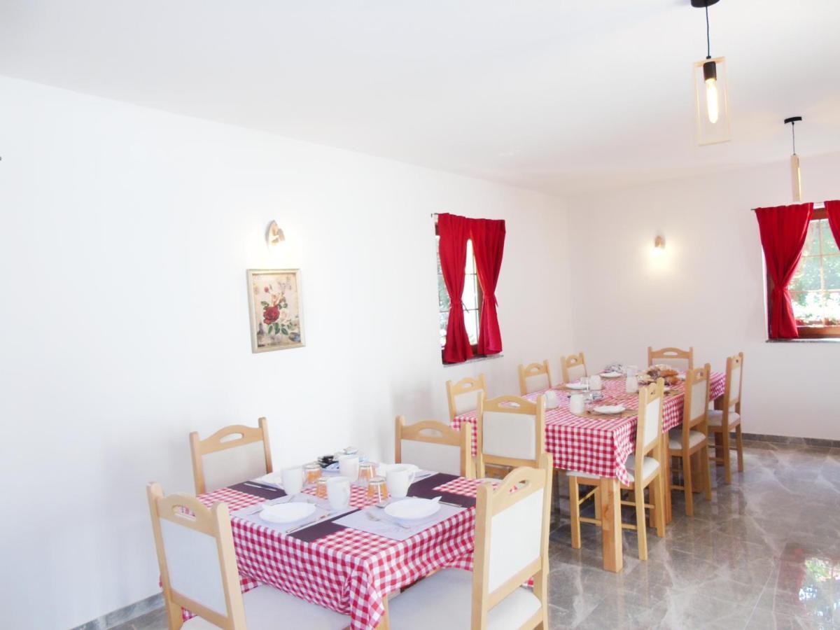House Angie Hotel Йезерце Екстериор снимка