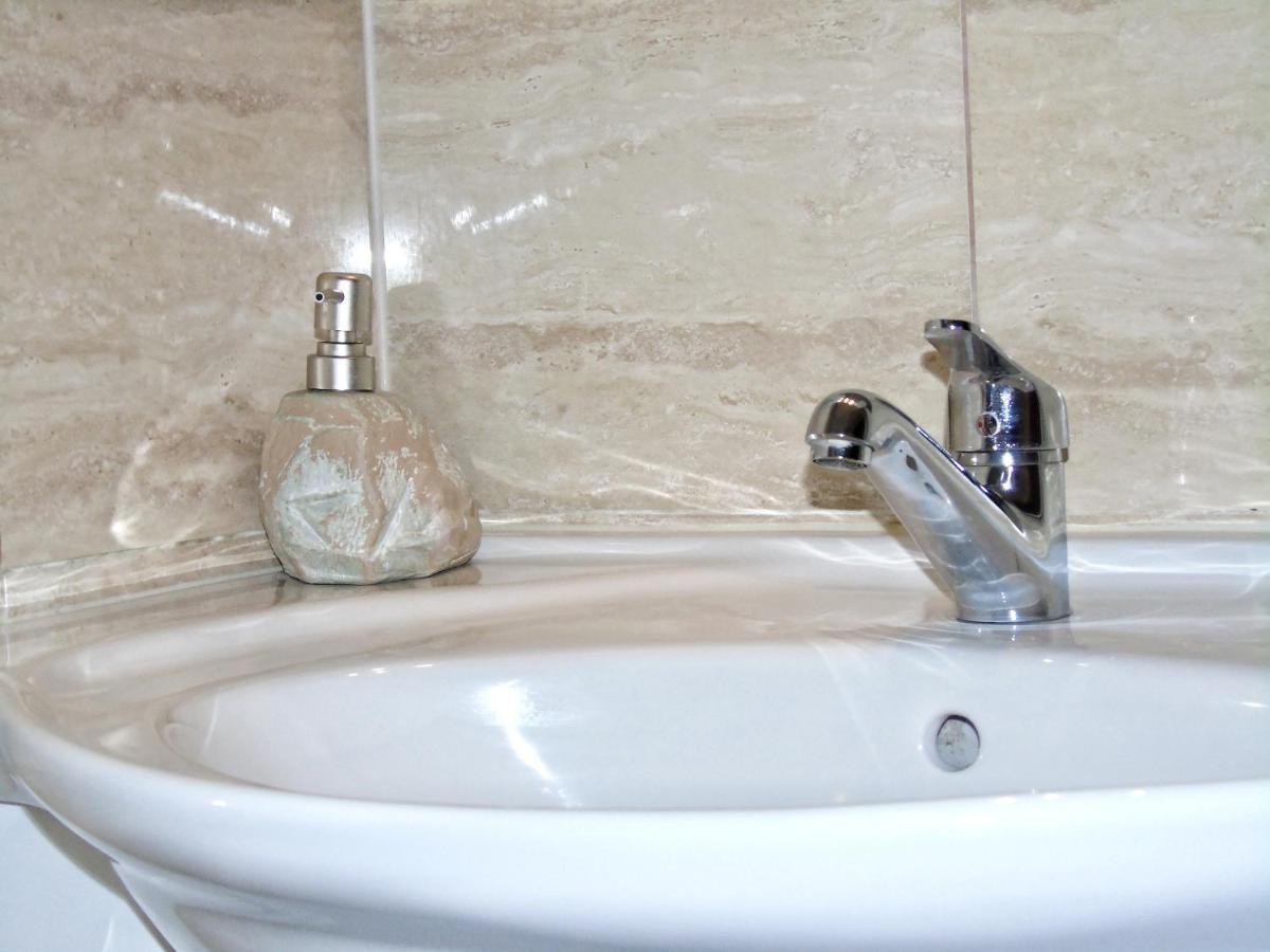 House Angie Hotel Йезерце Екстериор снимка
