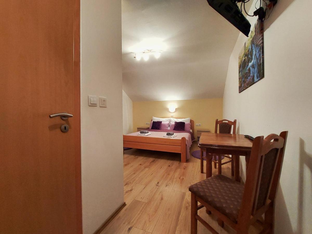House Angie Hotel Йезерце Екстериор снимка